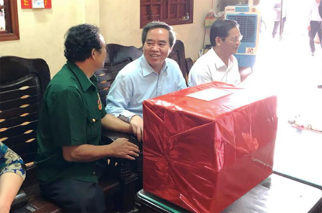 Trưởng Ban Kinh tế Trung ương thăm và tặng quà tại tỉnh Quảng Ngãi - Ảnh minh hoạ 3