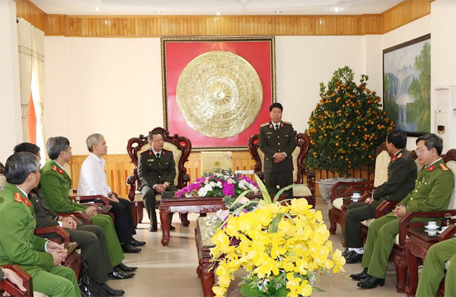 Thứ trưởng Bùi Văn Nam kiểm tra ứng trực, bảo vệ Tết Nguyên đán ở Hà Nam