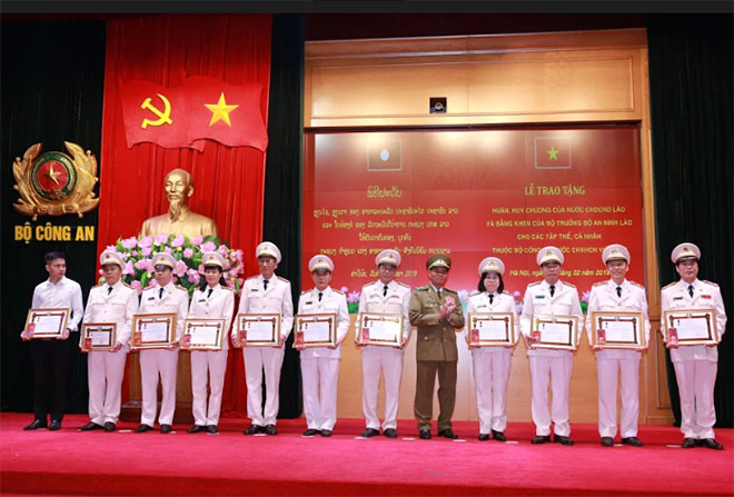 Trao phần thưởng cao quý của Nhà nước CHDCND Lào cho tập thể, cá nhân thuộc Bộ Công an Việt Nam - Ảnh minh hoạ 3