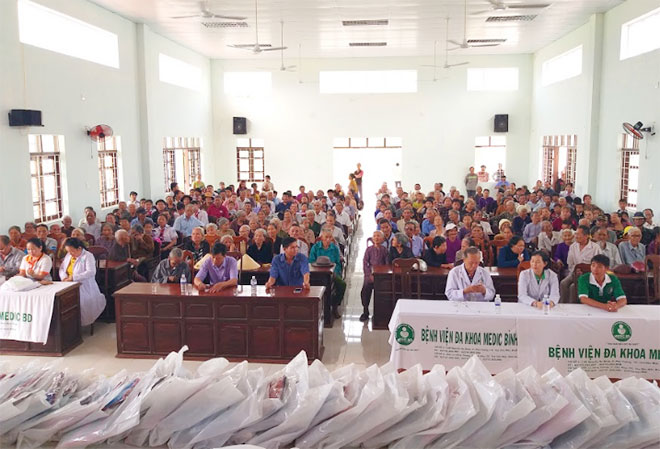 200 suất quà tặng cho người nghèo xã Hòa Tân Đông - Ảnh minh hoạ 6