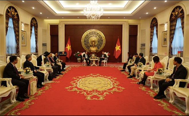 Thứ trưởng Nguyễn Văn Thành thăm Đại sứ quán Việt Nam tại Trung Quốc