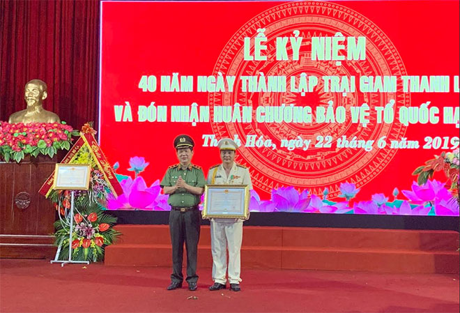 Trại giam Thanh Lâm đón nhận Huân chương Bảo vệ Tổ quốc hạng Nhì