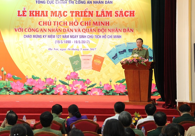 Khai mạc triển lãm sách về Chủ tịch Hồ Chí Minh với CAND và QĐND - Ảnh minh hoạ 2