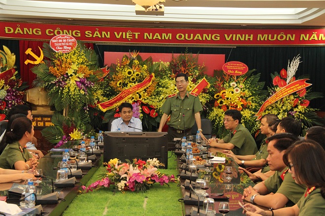 Chủ tịch UBND thành phố Hà Nội Nguyễn Đức Chung thăm, chúc mừng Báo CAND - Ảnh minh hoạ 2
