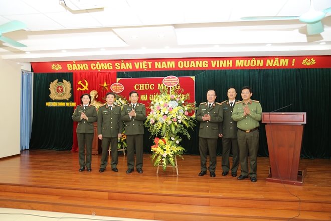 Thứ trưởng Nguyễn Văn Thành chúc mừng Ngày nhà giáo Việt Nam - Ảnh minh hoạ 3