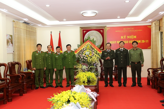 Thứ trưởng Nguyễn Văn Thành chúc mừng Ngày nhà giáo Việt Nam - Ảnh minh hoạ 5