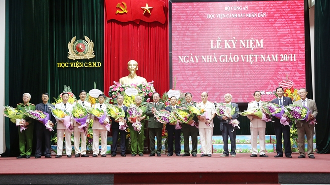 Thứ trưởng Nguyễn Văn Thành chúc mừng Ngày nhà giáo Việt Nam - Ảnh minh hoạ 2