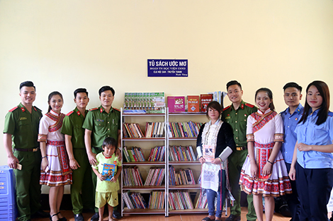 Học viện CSND trao tặng Nhà văn hóa cho bà con xã biên giới - Ảnh minh hoạ 4