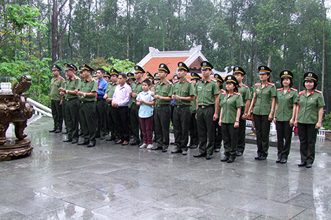 Dâng hương, tưởng niệm Chủ tịch Hồ Chí Minh tại Khu di tích lịch sử K9