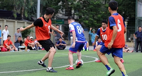 Giao lưu bóng đá gây quỹ ủng hộ sinh viên nghèo hiếu học