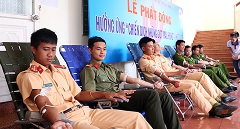 Hiến tặng hơn 300 đơn vị máu an toàn