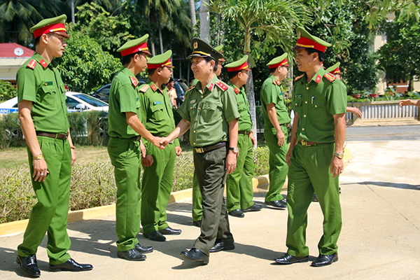 Thứ trưởng Nguyễn Văn Sơn kiểm tra công tác tại Trại giam Xuân Phước và Công an Phú Yên