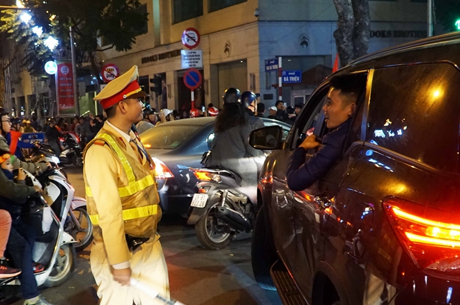 Cảnh sát trắng đêm chống đua xe sau chiến thắng của U23 Việt Nam - Ảnh minh hoạ 14