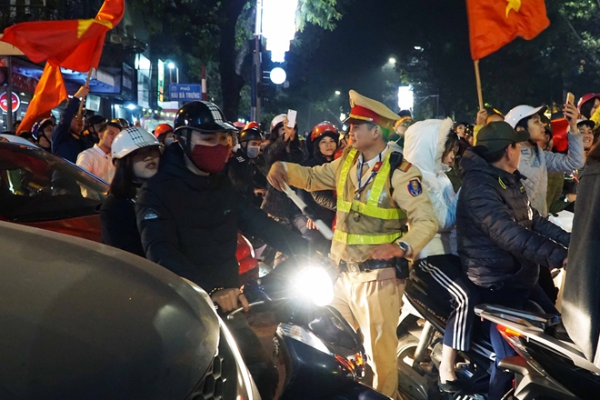 Cảnh sát trắng đêm chống đua xe sau chiến thắng của U23 Việt Nam - Ảnh minh hoạ 12