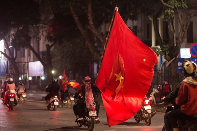 Cảnh sát trắng đêm chống đua xe sau chiến thắng của U23 Việt Nam - Ảnh minh hoạ 7