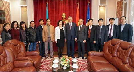 Bộ trưởng Tô Lâm thăm Đại sứ quán Việt Nam tại Kazakhstan