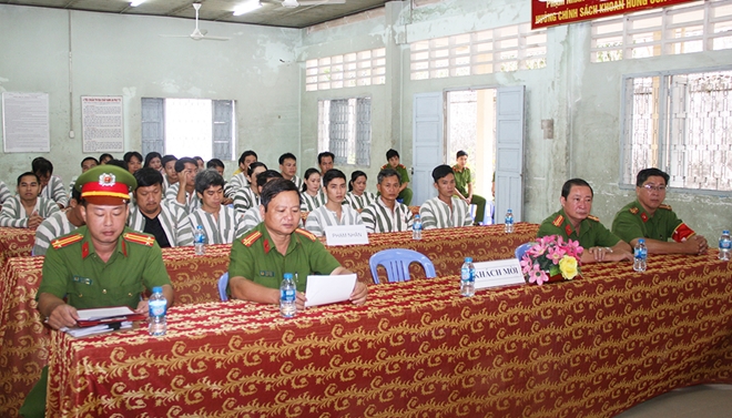 Trại tạm giam Công an tỉnh An Giang công bố quyết định tha tù trước thời hạn có điều kiện - Ảnh minh hoạ 2