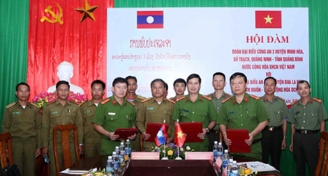 Hội đàm giữa Công an 03 huyện của tỉnh Quảng Bình với An ninh huyện Bualapha, tỉnh Khăm Muộn (Lào)