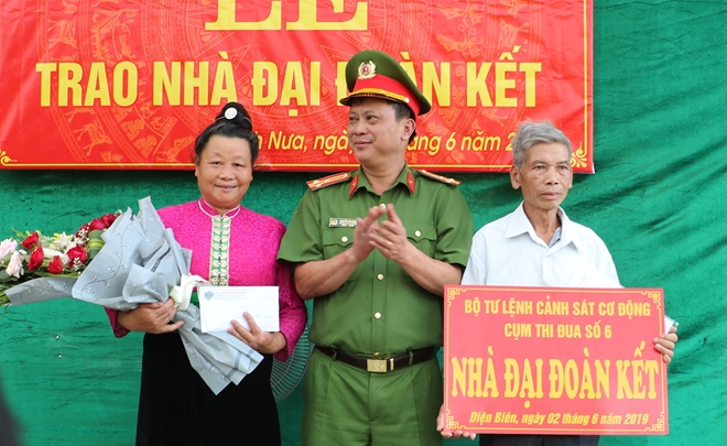 Món quà ý nghĩa của lực lượng CSCĐ đối với gia đình chính sách tỉnh Điện Biên