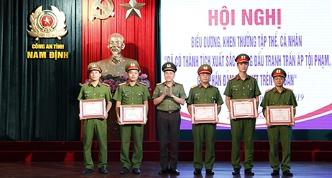 Công an Nam Định khen thưởng 5 tập thể, 26 cá nhân có thành tích xuất sắc