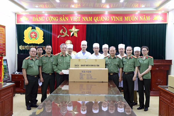 Khám, cấp thuốc miễn phí cho các đối tượng chính sách xã Hà Phú, Thanh Hóa