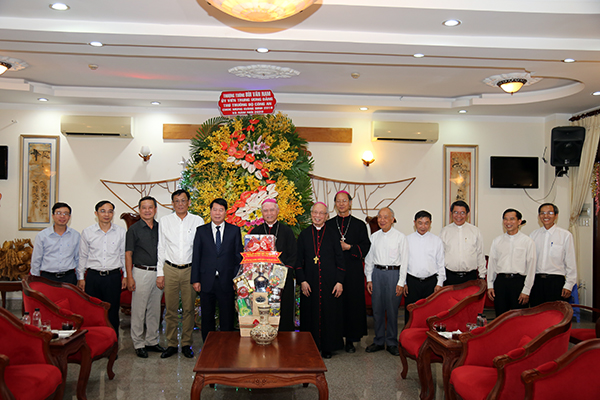Thứ trưởng Bùi Văn Nam thăm Tòa giám mục Giáo phận Xuân Lộc