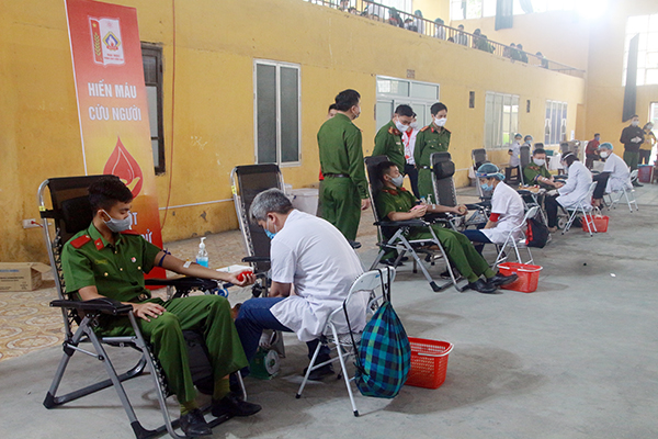 Hơn 500 cán bộ, chiến sĩ Đại học PCCC hiến máu tình nguyện - Ảnh minh hoạ 3