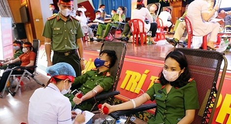 Tuổi trẻ Công an Hà Tĩnh tích cực tham gia hiến máu