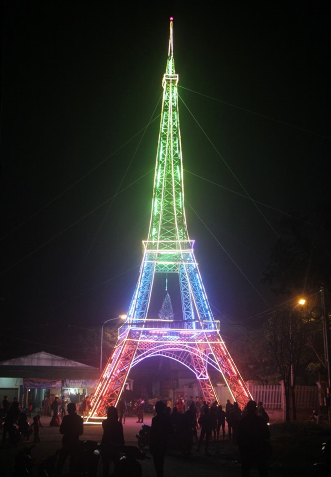 Replica Of Eiffel Tower Illuminates Perish In Central Vietnam As