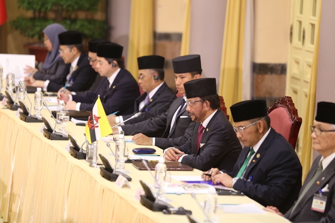 Quốc vương Brunei Darussalam Sultan Haji Hassanal Bolkiah cùng phái đoàn.