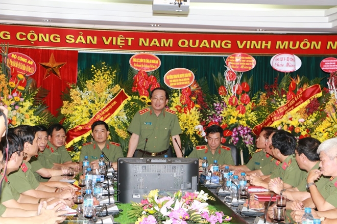 Thứ trưởng Nguyễn Văn Thành phát biểu chúc mừng và giao nhiệm vụ cho các đơn vị.