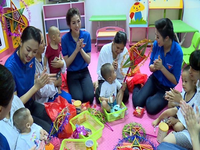 Tặng quà Trung thu cho 1.000 trẻ em mắc bệnh hiểm nghèo