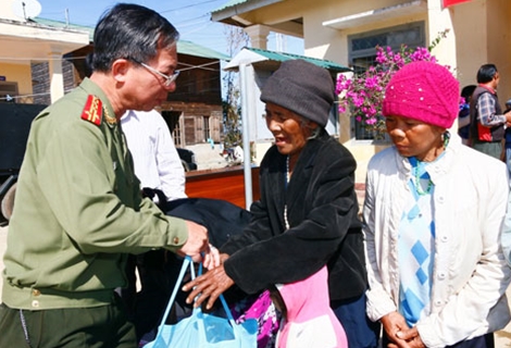 Hãy đồng hành cùng chương trình “Tết vì người nghèo” năm 2017 của Báo CAND - Ảnh minh hoạ 5