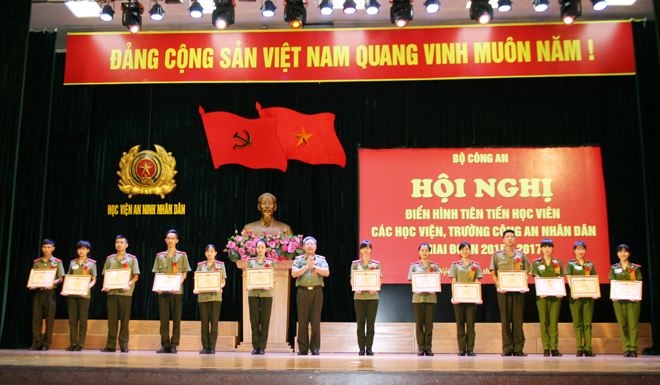 Tôn vinh 105 điển hình tiên tiến trong các học viện, trường CAND - Ảnh minh hoạ 4