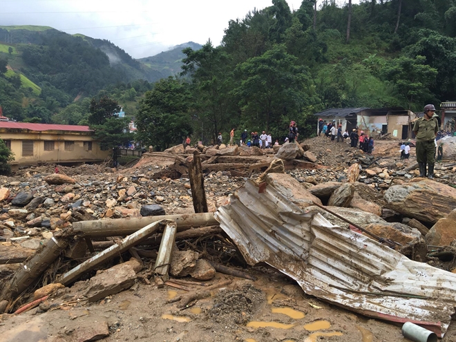 Lực lượng CAND giúp dân khắc phục hậu quả mưa lũ - Ảnh minh hoạ 7
