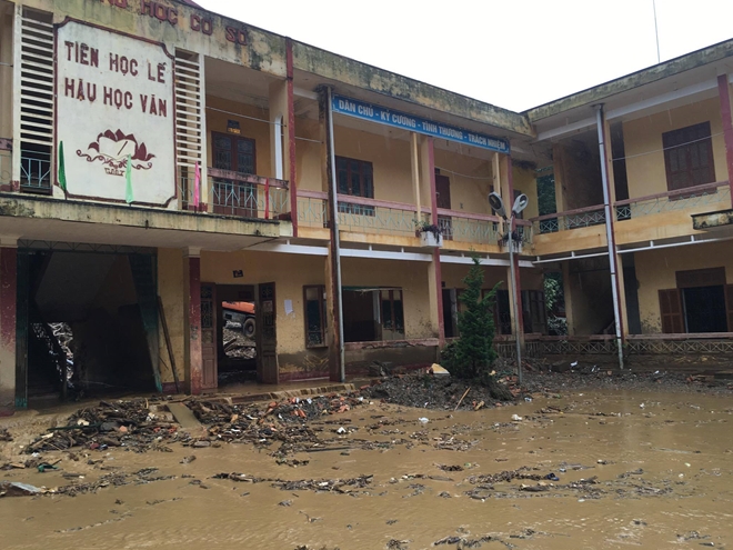 Lực lượng CAND giúp dân khắc phục hậu quả mưa lũ - Ảnh minh hoạ 6