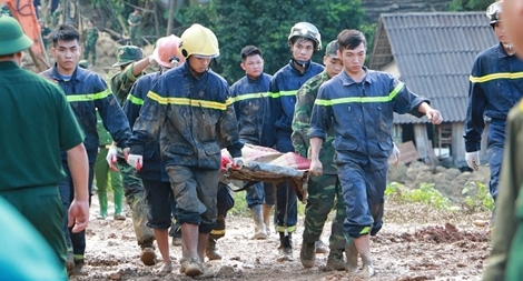 Hơn 300 CBCS Công an đang tham gia cứu nạn sạt lở đất ở Hòa Bình