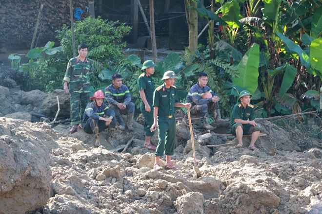 Hơn 300 CBCS Công an, quân đội đang tham gia cứu nạn sạt lở đất ở Hòa Bình - Ảnh minh hoạ 4