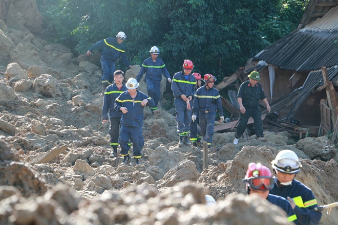 Hơn 300 CBCS Công an đang tham gia cứu nạn sạt lở đất ở Hòa Bình - Ảnh minh hoạ 3