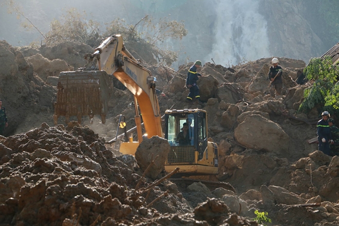 Hơn 300 CBCS Công an đang tham gia cứu nạn sạt lở đất ở Hòa Bình - Ảnh minh hoạ 6