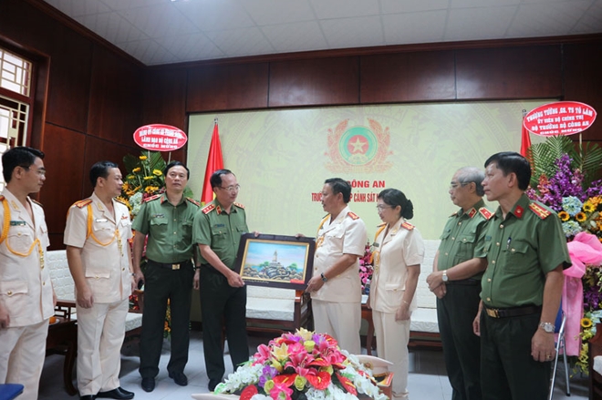 Trường Trung cấp CSND III đón nhận Huân chương Bảo vệ Tổ quốc - Ảnh minh hoạ 11