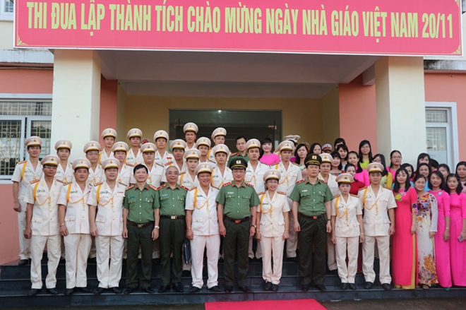 Trường Trung cấp CSND III đón nhận Huân chương Bảo vệ Tổ quốc - Ảnh minh hoạ 12