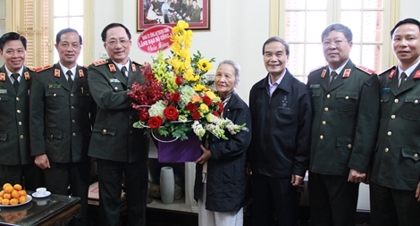 Thứ trưởng Nguyễn Văn Thành chúc mừng Nhà giáo  Phạm Tâm Long