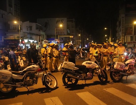 Cảnh sát trắng đêm chống đua xe sau chiến thắng của U23 Việt Nam - Ảnh minh hoạ 24