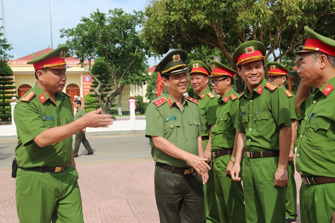 Thứ trưởng Nguyễn Văn Sơn thăm, tặng quà thân nhân các liệt sĩ hy sinh ở Truông Bồn - Ảnh minh hoạ 3