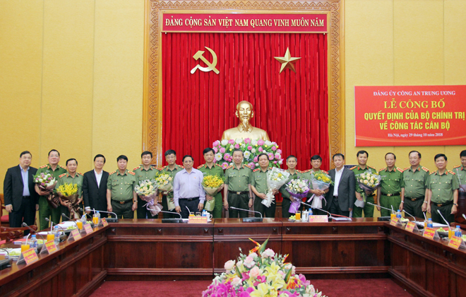 Đảng ủy Công an Trung ương công bố Quyết định của Bộ Chính trị về công tác cán bộ - Ảnh minh hoạ 3