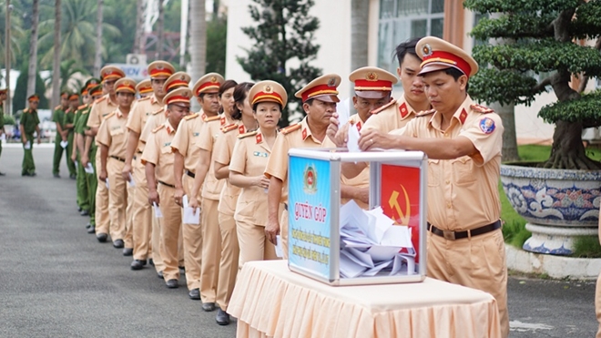 Sẻ chia khó khăn với đồng bào miền Trung bị thiệt hại do mưa lũ - Ảnh minh hoạ 2