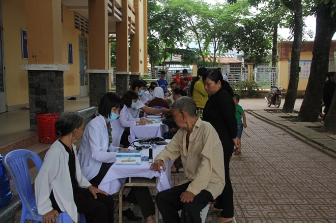 Công an Tây Ninh khám bệnh, phát thuốc miễn phí cho hơn 100 người dân nghèo