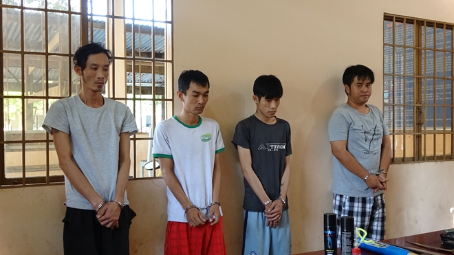 Nhóm mua bán trái phép ma túy tàng trữ súng đạn và roi điện