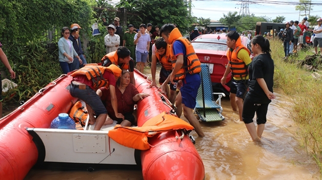 Hàng trăm CBCS Công an Bình Phước cứu dân vùng lũ - Ảnh minh hoạ 10
